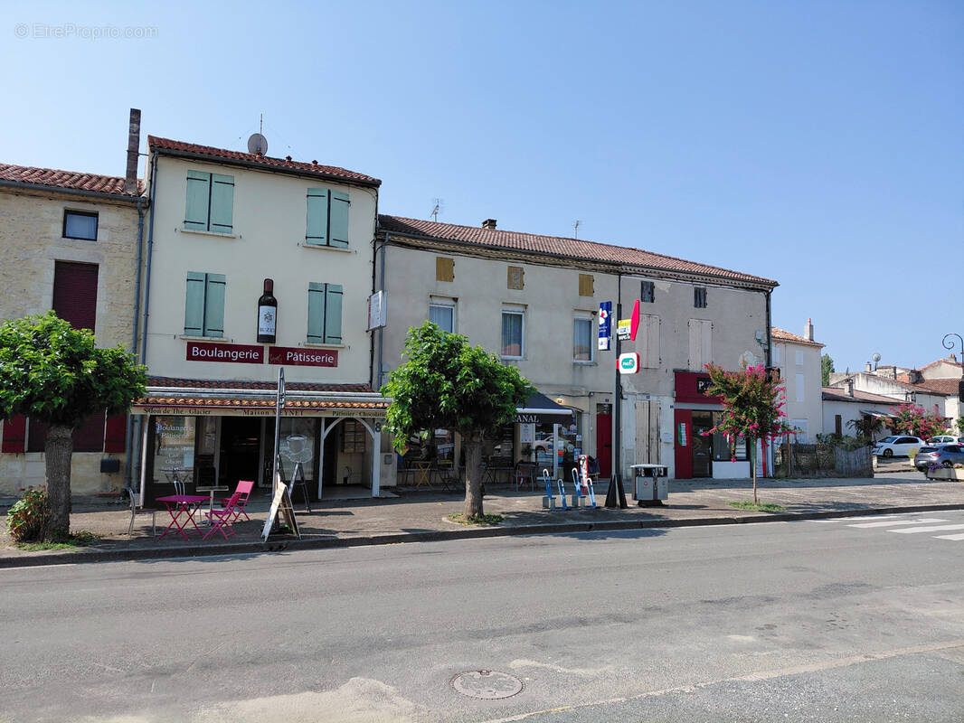 Commerce à BUZET-SUR-BAISE