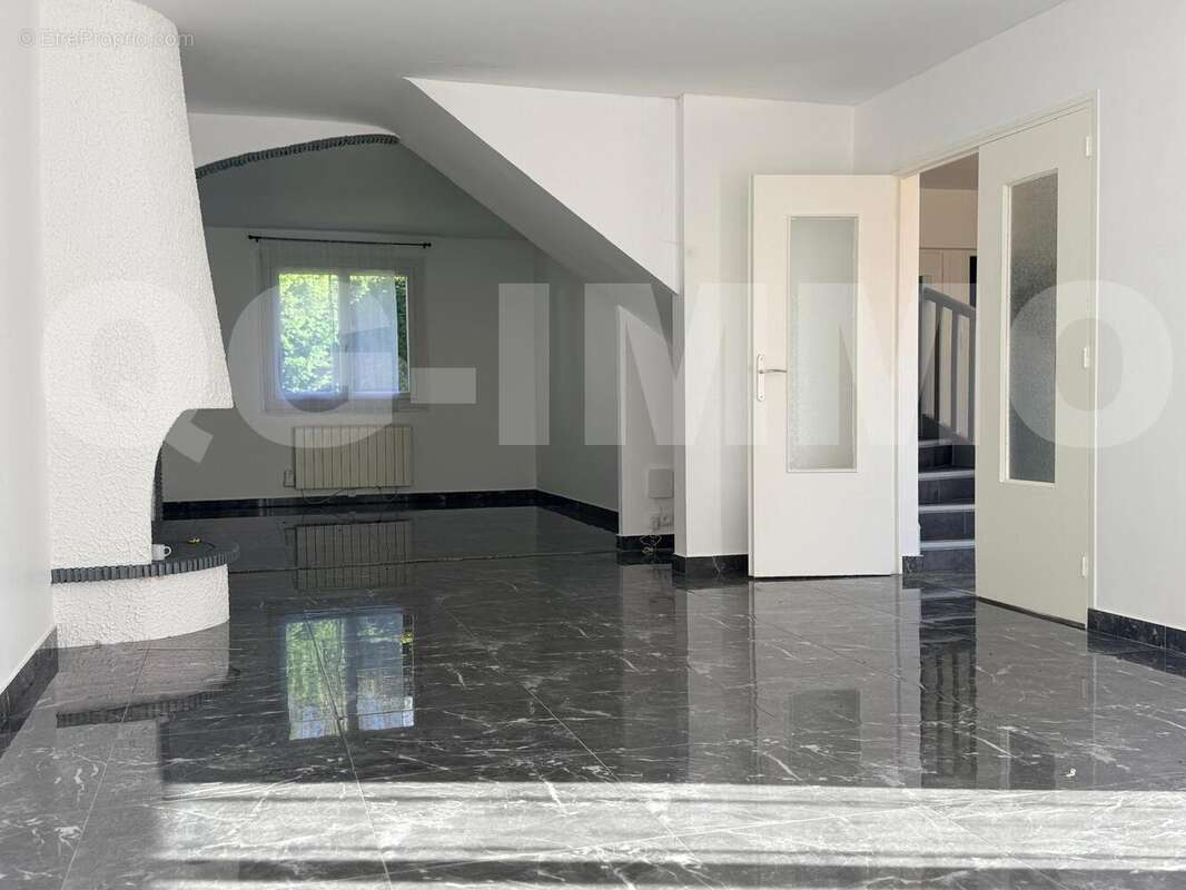 070242b3-6bb2-499e-a336-abeb2458d04f - Maison à OZOIR-LA-FERRIERE