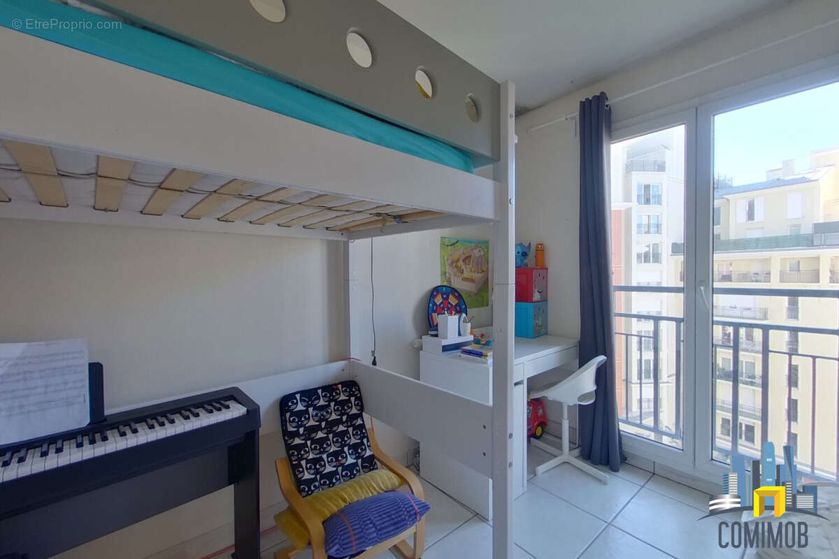 Appartement à COURBEVOIE