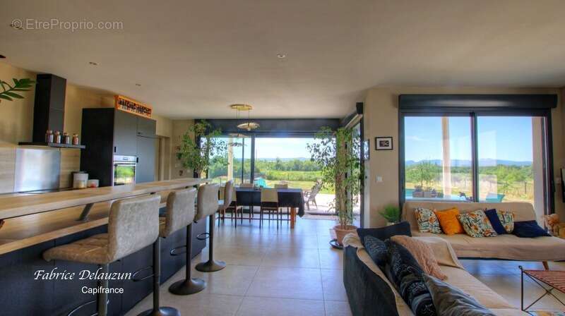 Maison à SAINT-SAUVEUR-DE-CRUZIERES