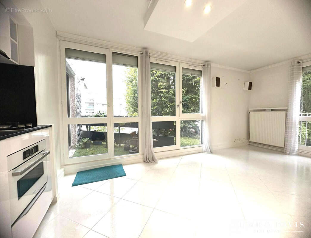 Salon/salle à manger - Appartement à SOISY-SUR-SEINE