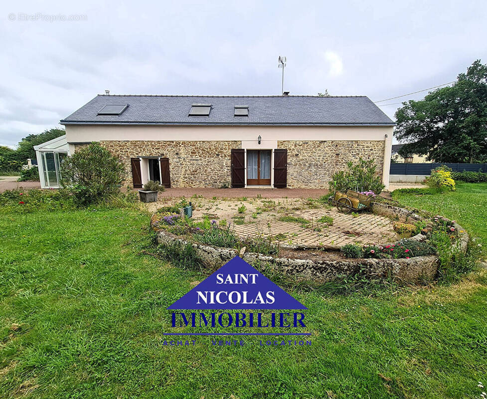 Maison à SAINT-AUBIN-DES-CHATEAUX