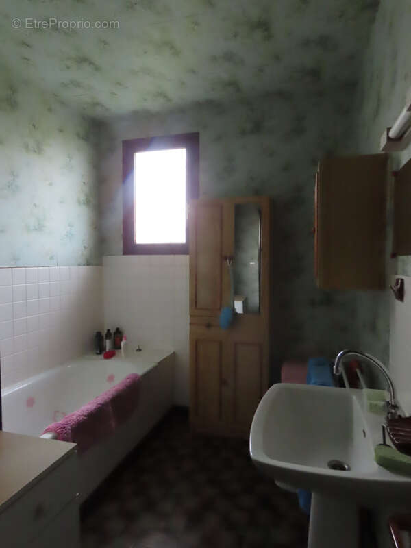 Maison à BELLENAVES