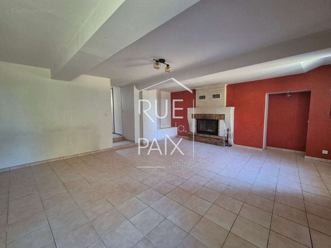 Maison à LES TROIS-MOUTIERS