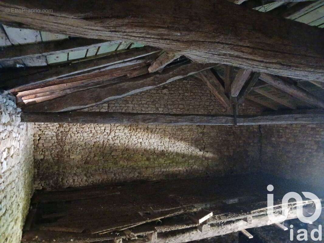 Photo 6 - Parking à SAINT-SECONDIN