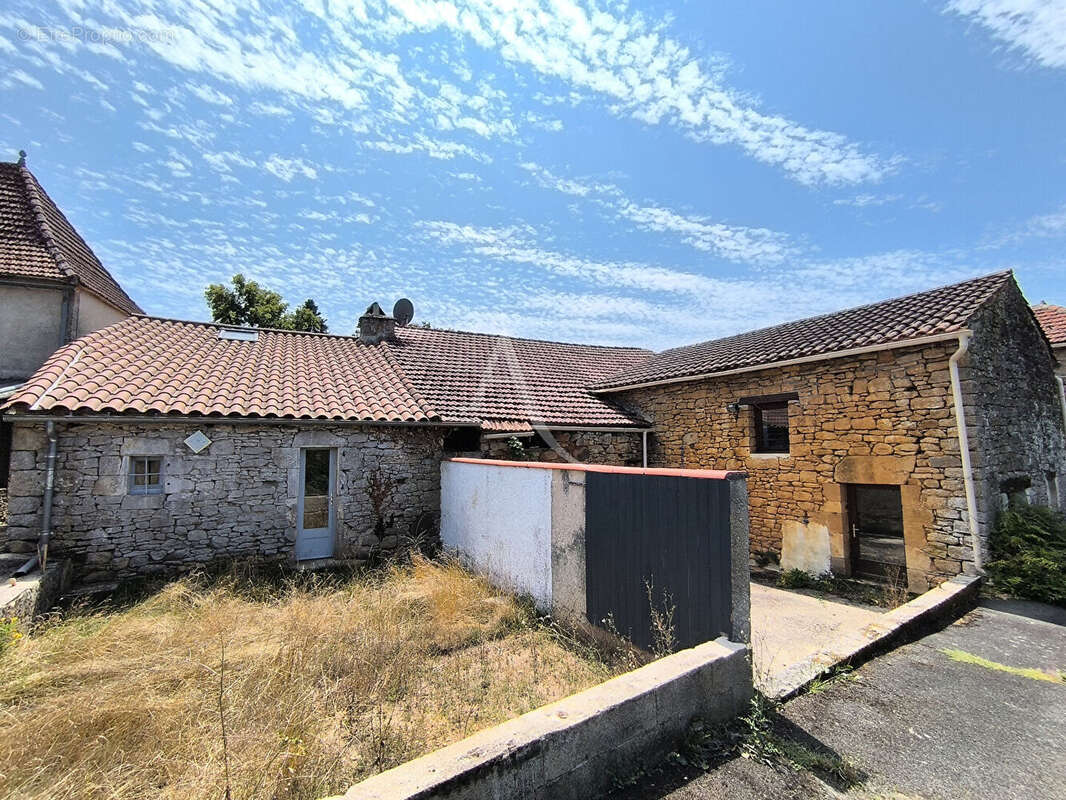 Maisons en pierre : 2 logements et 1 grange avec jardin à 10 minutes de Prayssac - photo 2