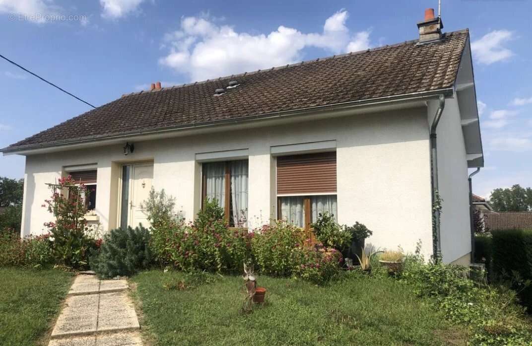 Maison à MONTMORILLON