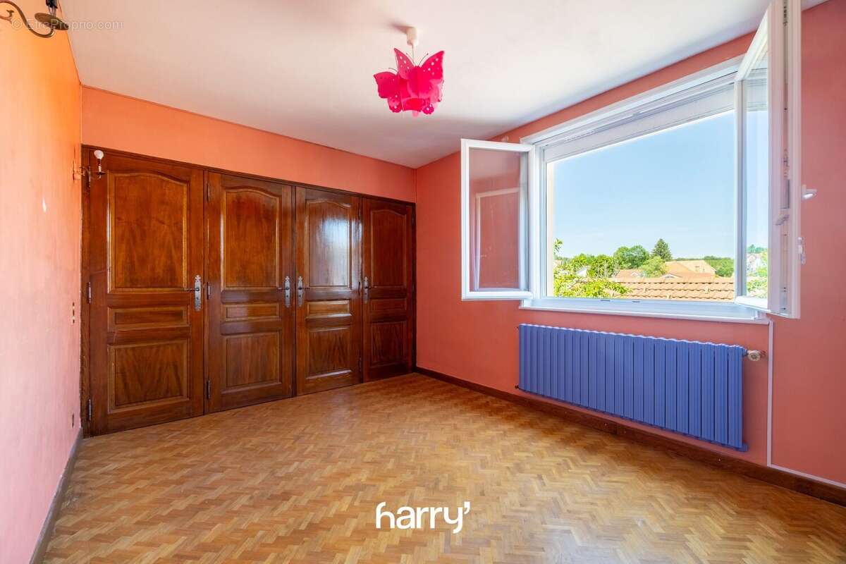 Maison 260 m² à Chaffois  - photo 9