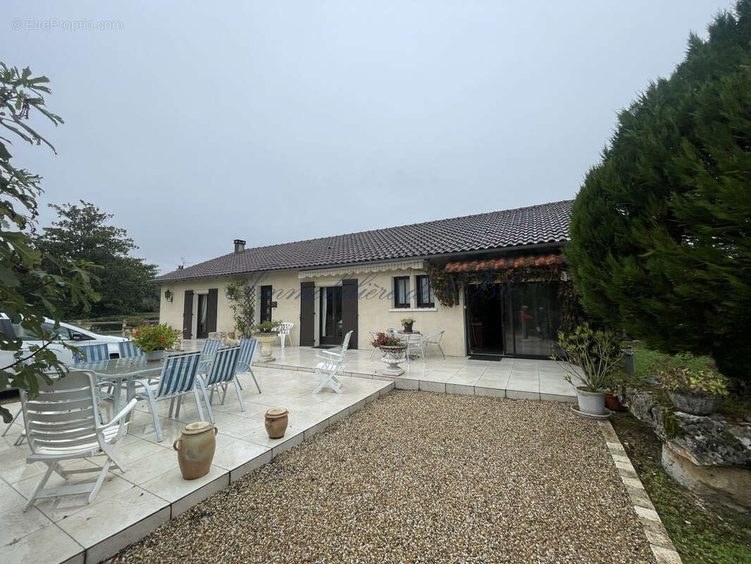 Maison à LA TOUR-BLANCHE