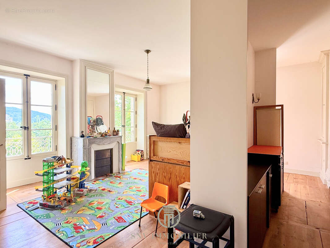 Maison de maître avec vue rénovée avec nombreuses dépendances, jardin - photo 9