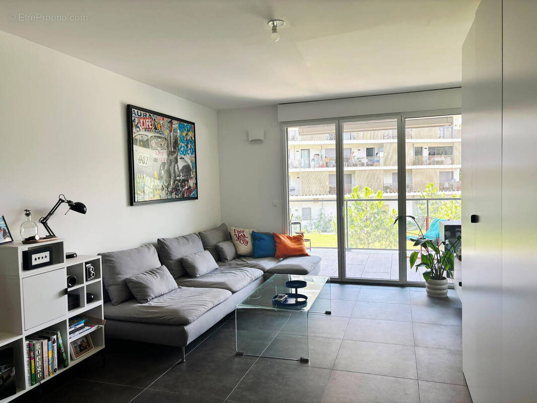 Appartement à SAINT-LAURENT-DU-VAR