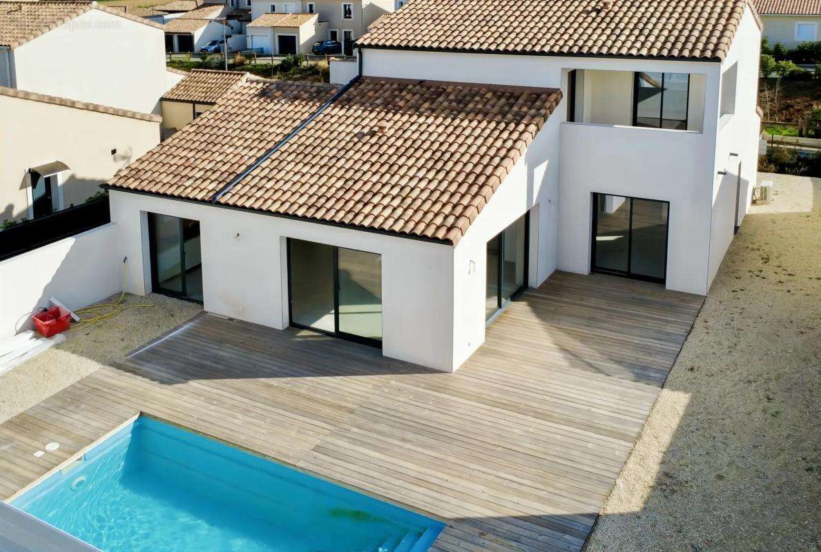 Maison à MONTBLANC