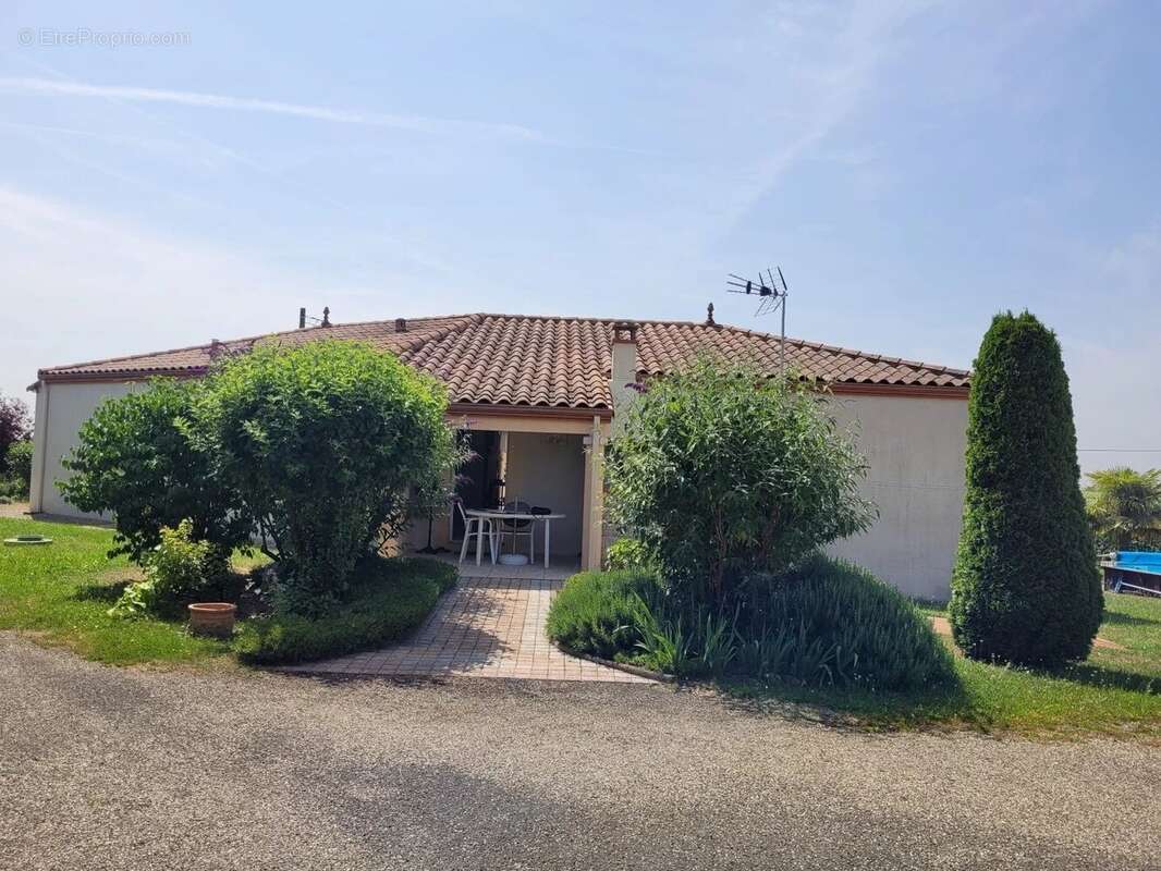 Charmante maison de plain-pied, avec piscine et garage à 10 minutes de Cahors - photo 15