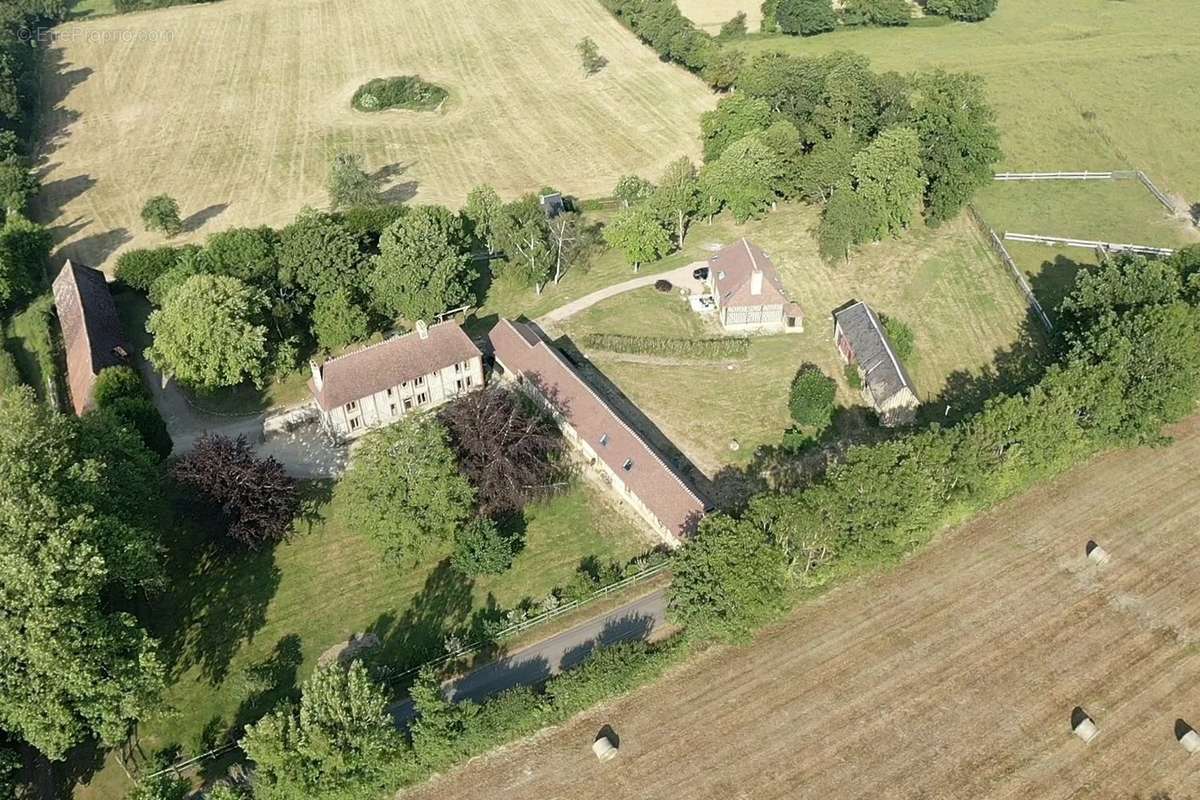 Maison à SAINT-PIERRE-SUR-DIVES