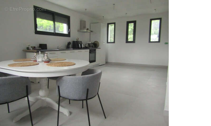 Villa neuve contemporaine 220m²  4 chambres sur terrain de 1200m² Donzère 465 000HAI - photo 7