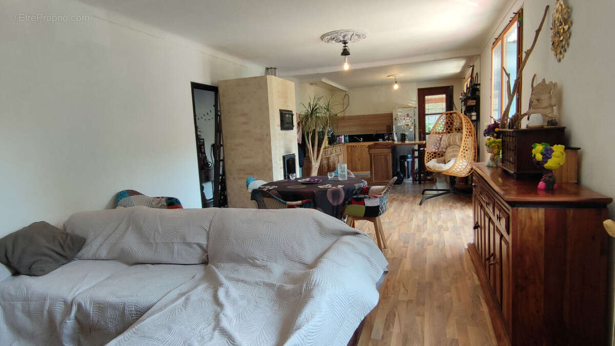 Maison individuelle avec garage et dépendances sur 8800m² de terrain - photo 5