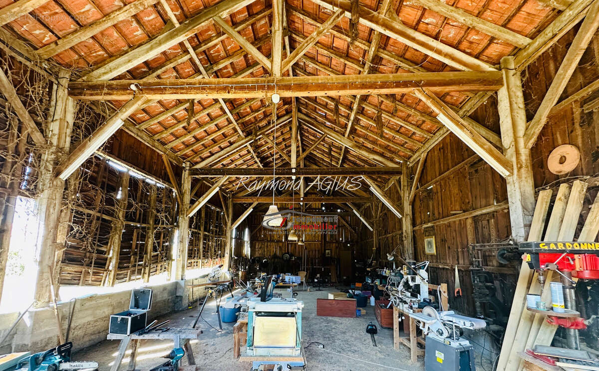 Charmant maison traditionnel en pierre de plain pied avec 2 chambres, 3 grandes granges et 1,7 ha de terrain e - photo 25