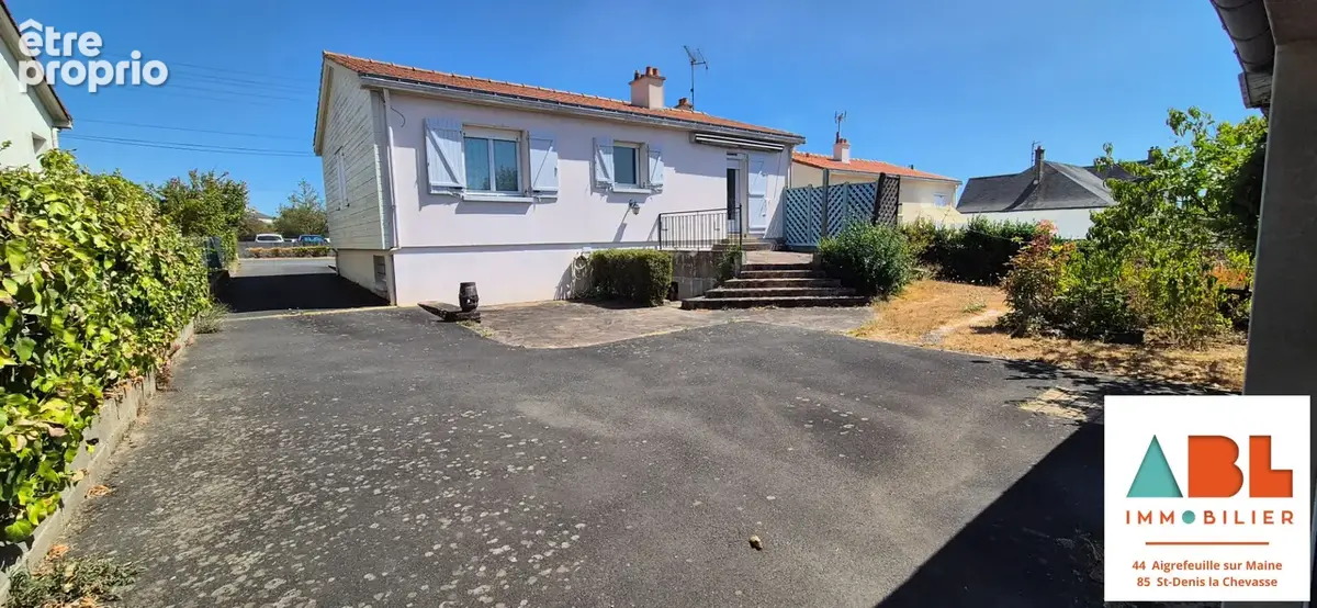 Maison 4 chambres avec sous-sol aménagé et 2 garages  - Centre de Montaigu - photo 2