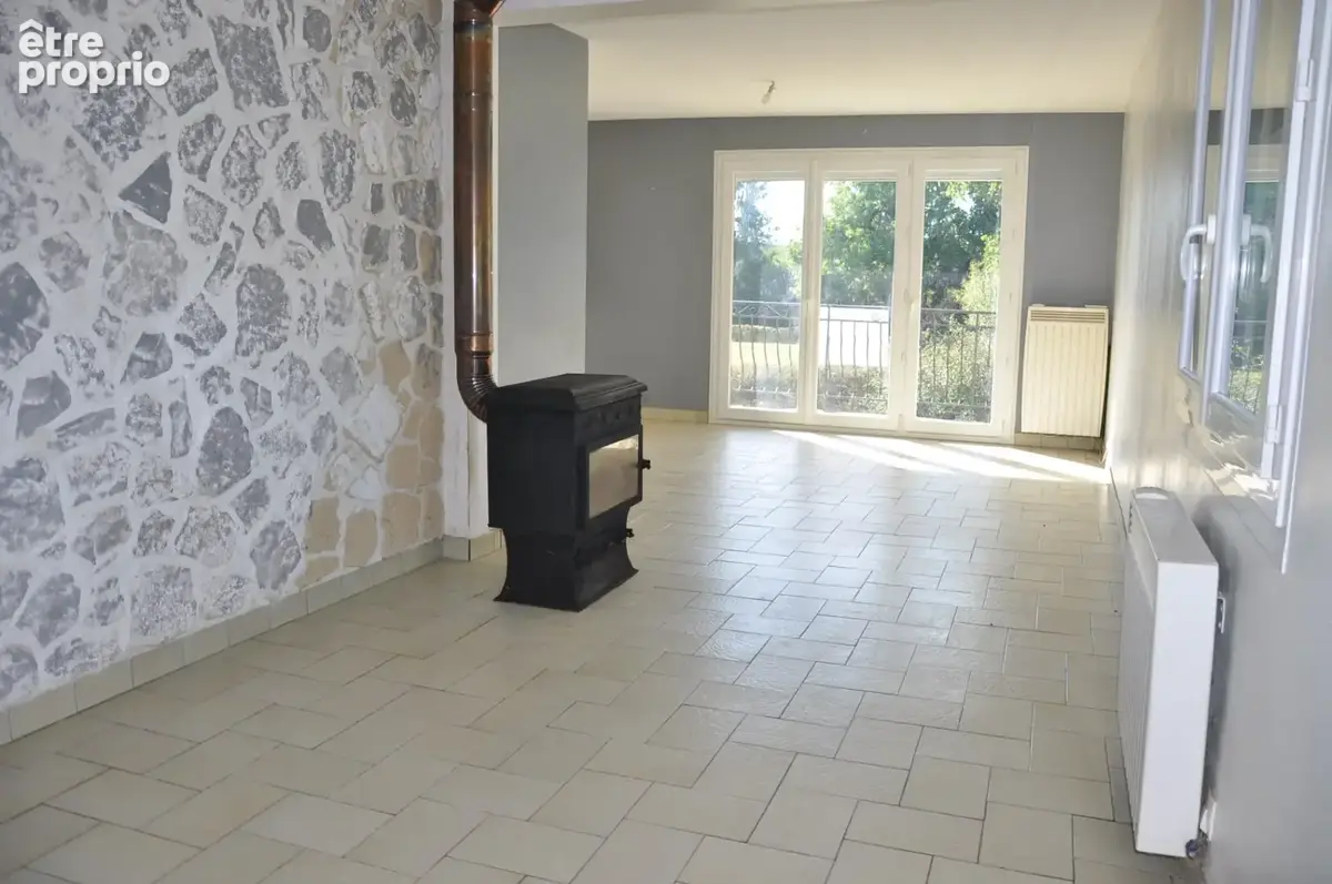Beau pavillon avec 4 chambres à rafraichir, terrain de 2001 m2 - photo 2