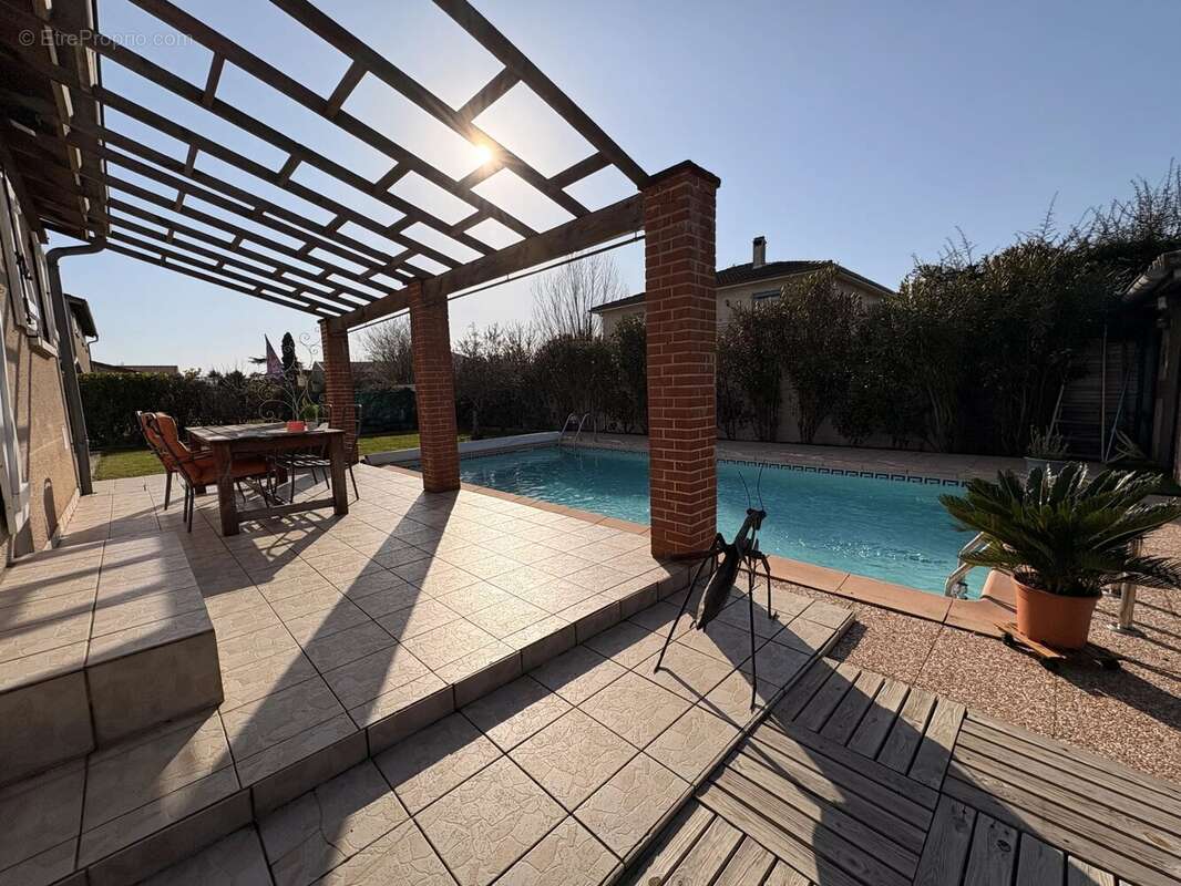 Maison à LA SALVETAT-SAINT-GILLES