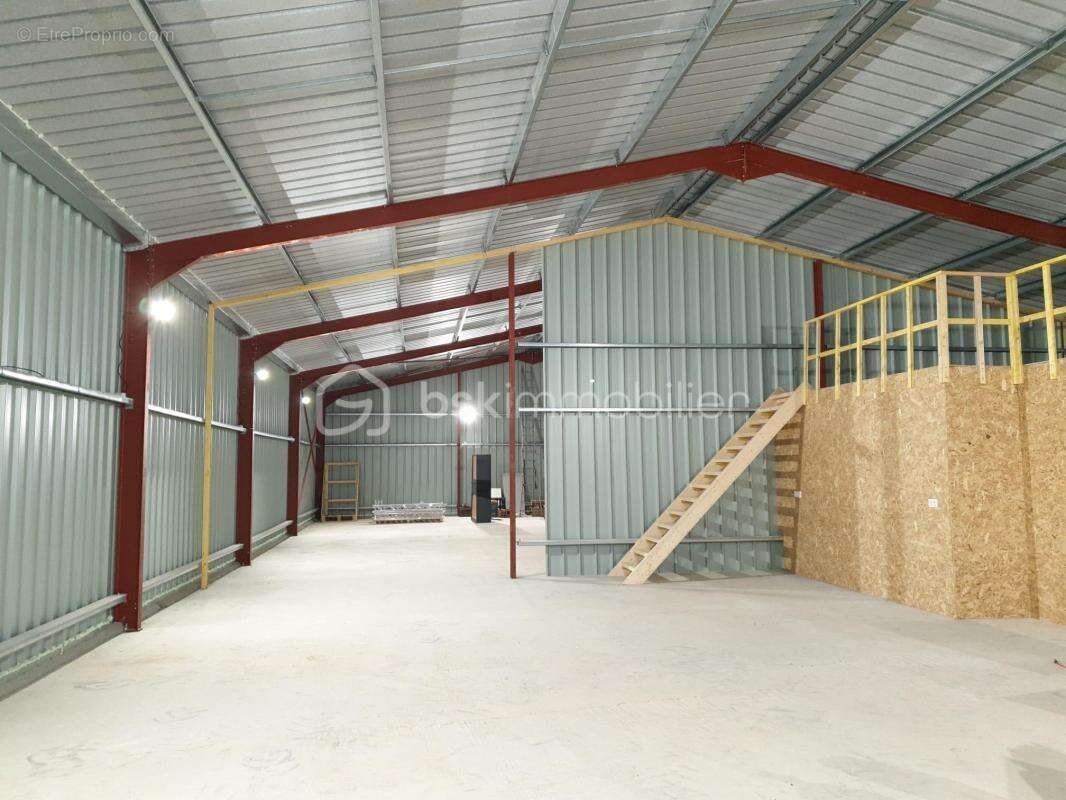 Commerce à COURLON-SUR-YONNE