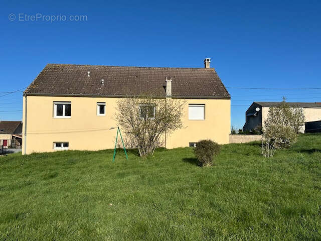 Maison à CHASTELLUX-SUR-CURE