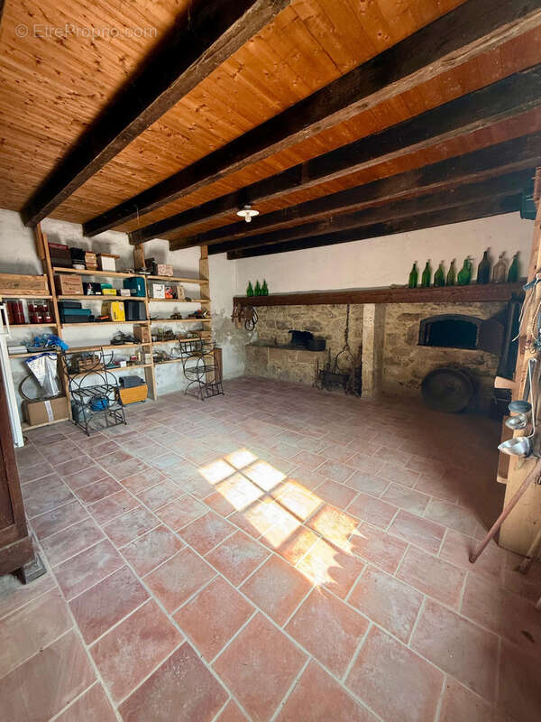 Maison à SAINT-MARTIN-DE-BEAUVILLE