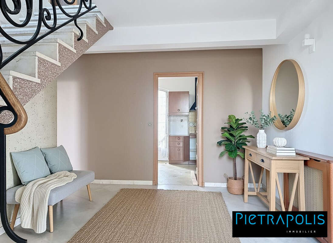 Maison 220 m² à Taponas  - photo 3