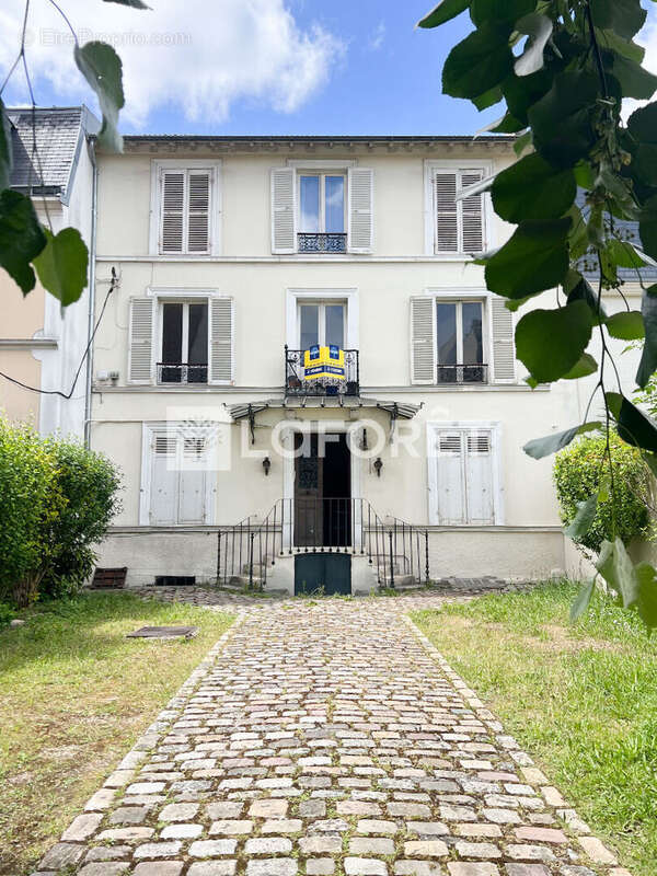 Appartement à MONTROUGE