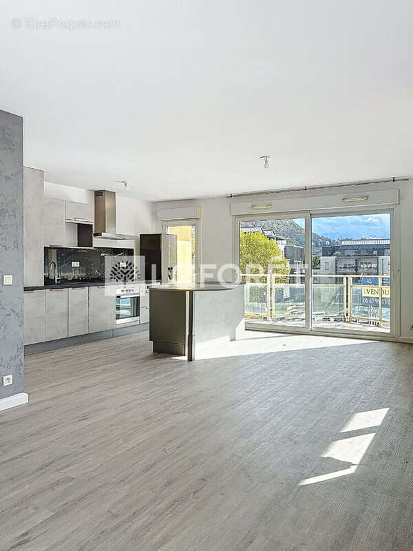 Appartement à CHALLES-LES-EAUX