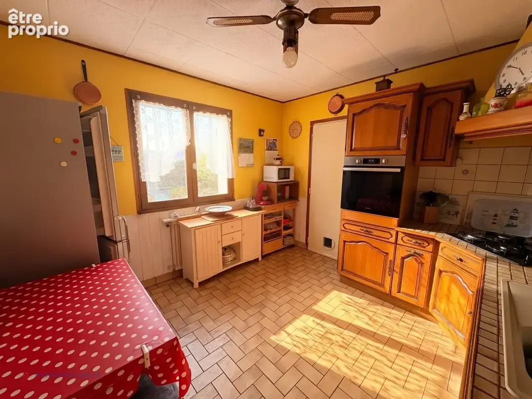 Saint-coulomb ? maison indépendante avec beaux volumes et fort potentiel ! - photo 6