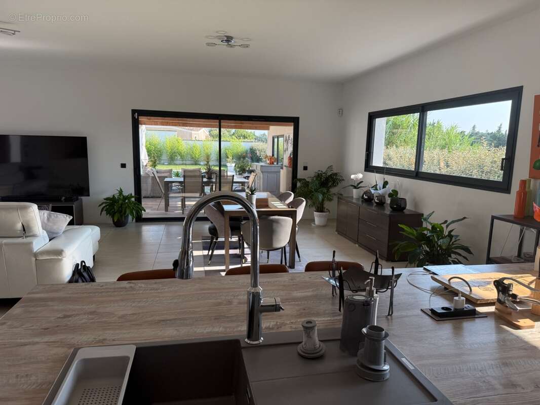 Superbe villa moderne, aux Taillades, de plain-pied avec piscine, panneaux solaires et prestations de standing - photo 11