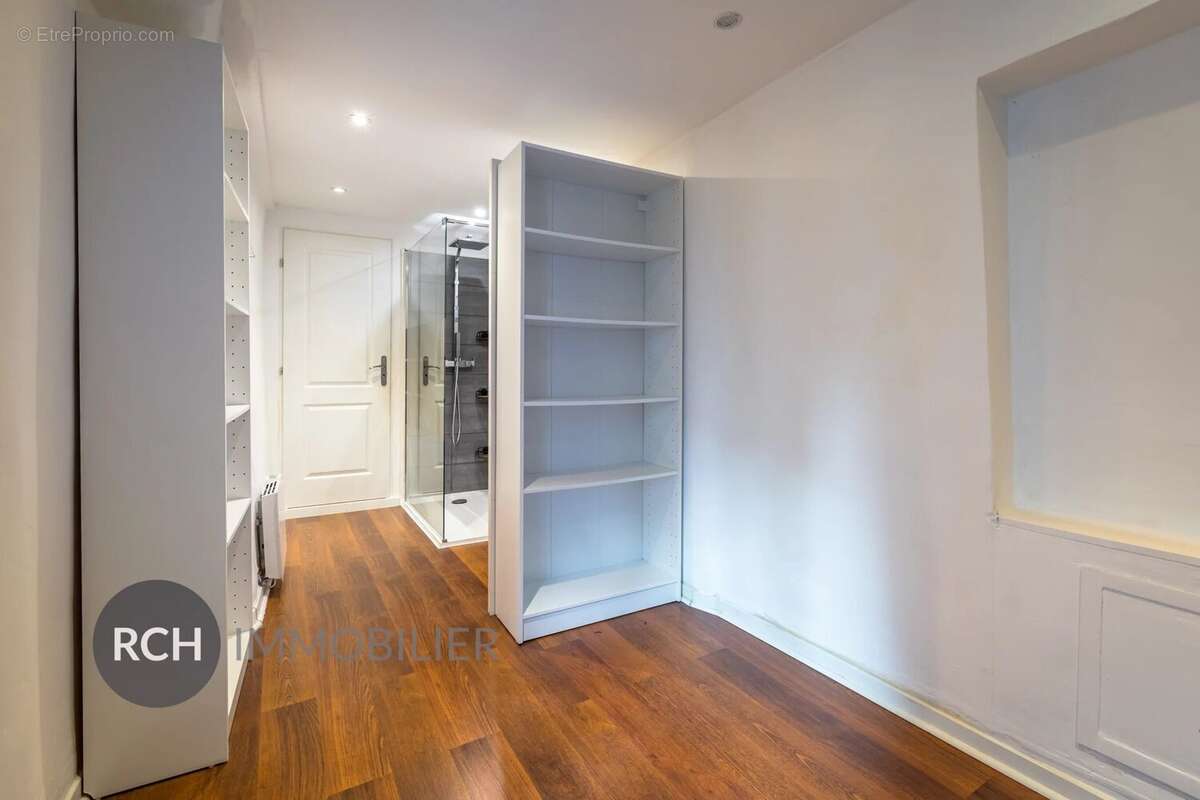 Appartement à NEAUPHLE-LE-CHATEAU