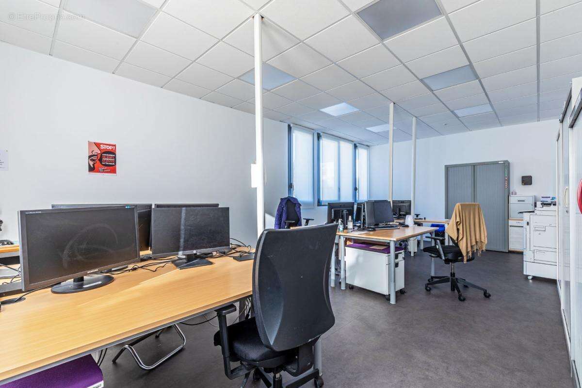 Commerce à CHANTELOUP-LES-VIGNES