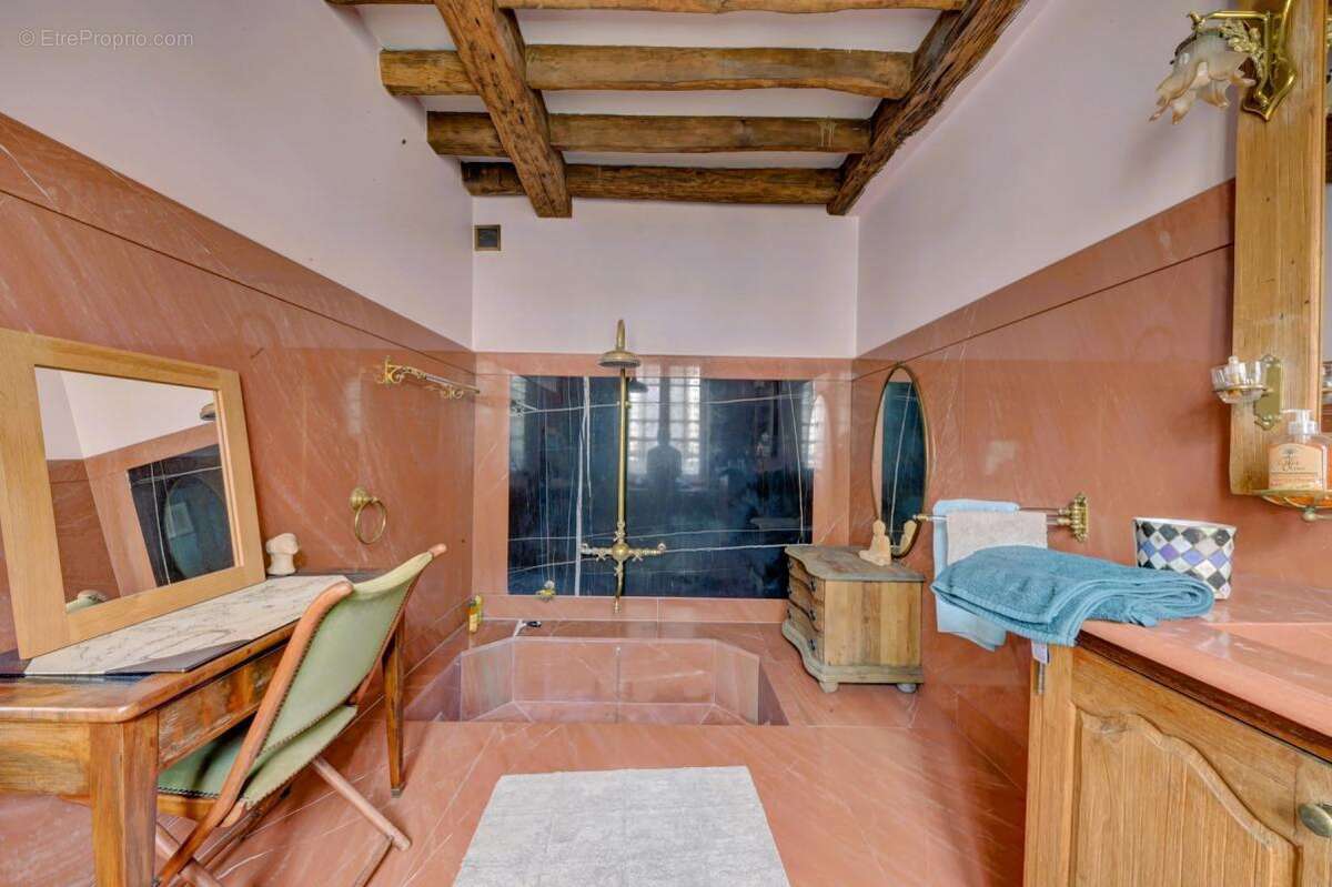 Maison à PARIS-4E