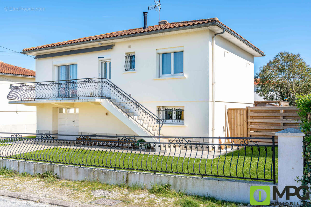 Maison à PUJOLS