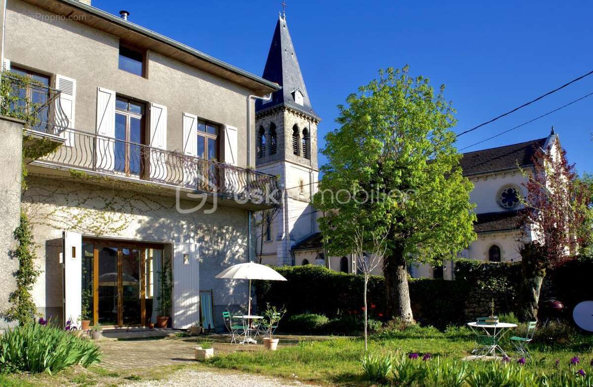 Maison à CHARNECLES