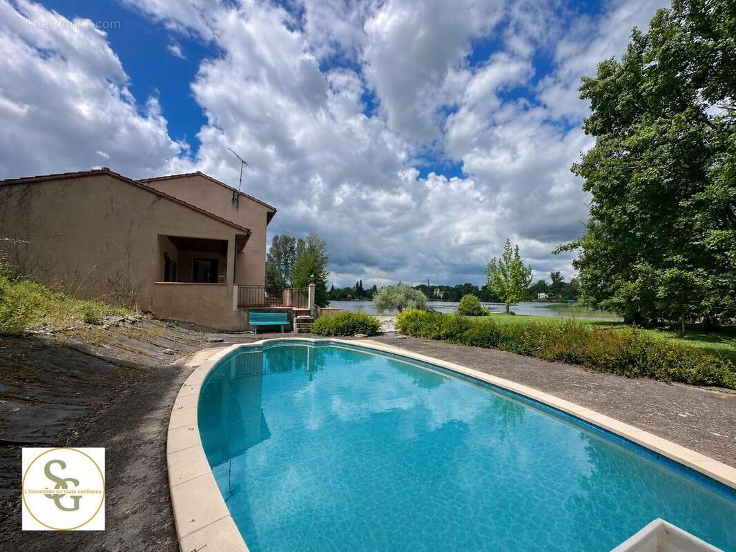   - Maison à LAGRAVE