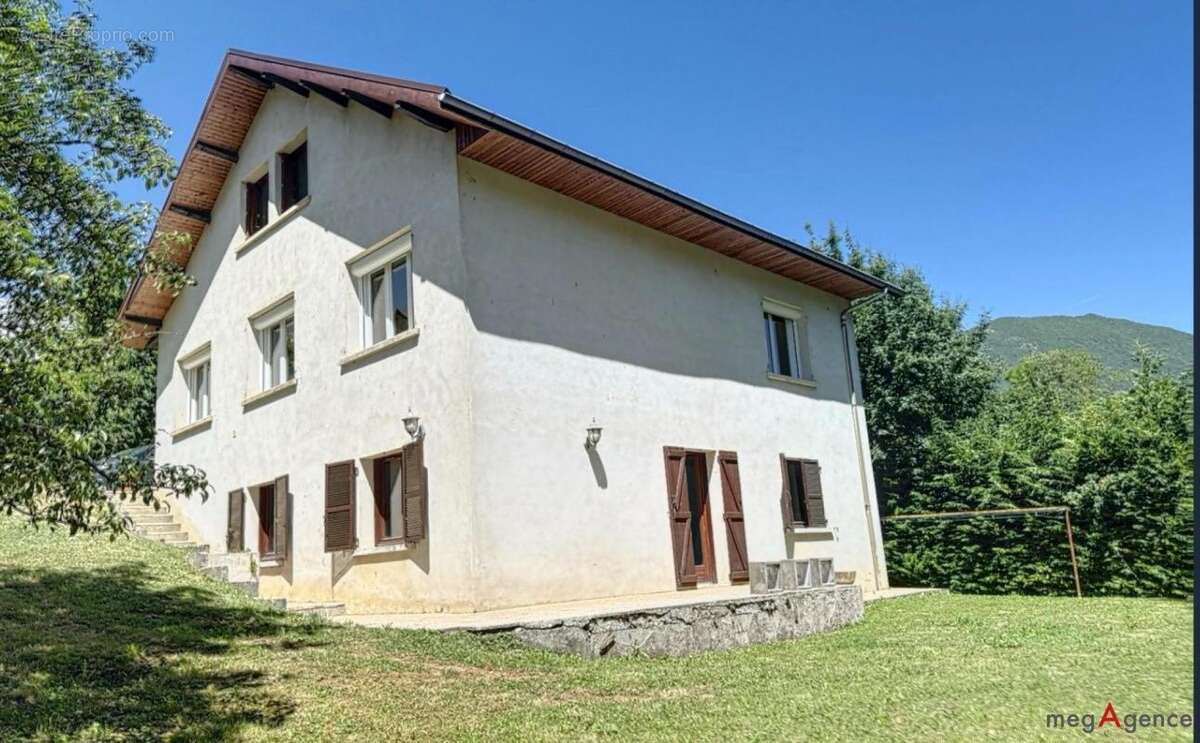 Maison familiale de 221 m² sur 1 800 m² de terrain - photo 4