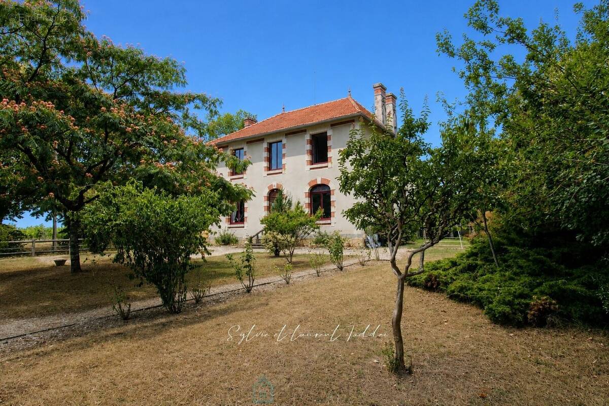 Maison à MONTGUYON