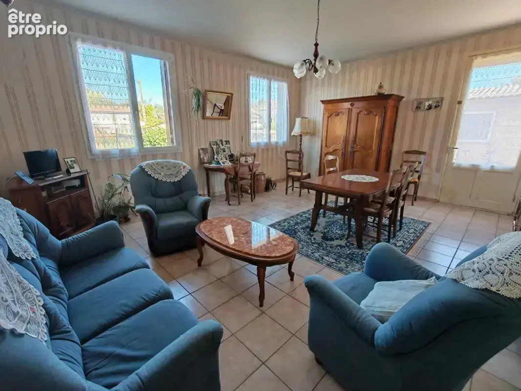 Maison de 185 m2  à Bignoux , 5 chambres , jardin, cour, grange - photo 2