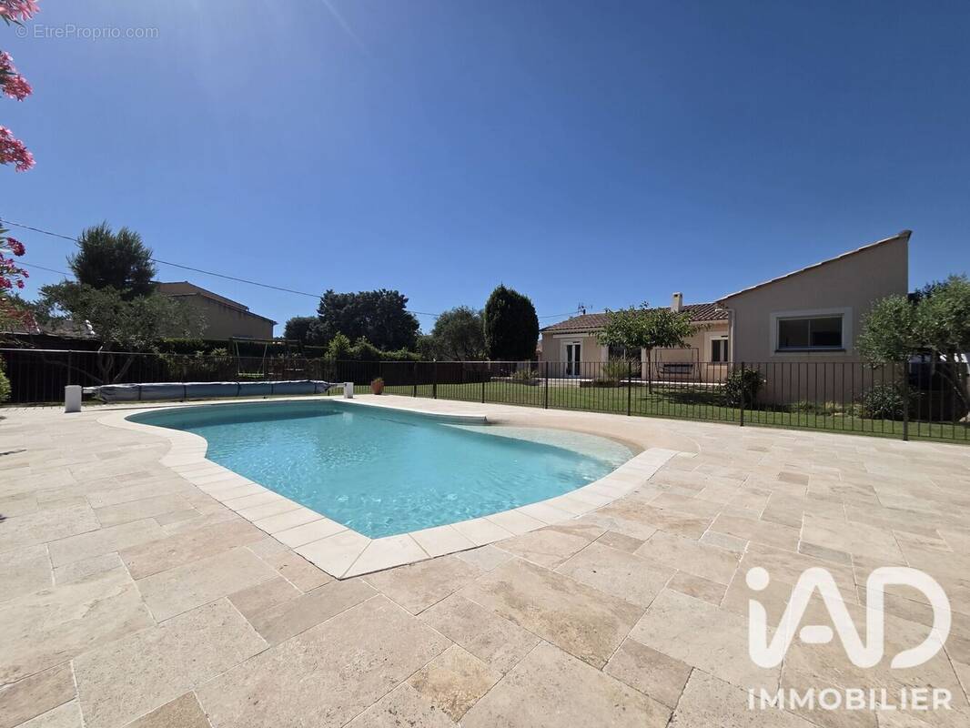 Photo 1 - Maison à ENTRAIGUES-SUR-LA-SORGUE