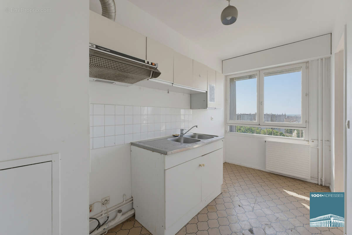 Appartement deux pièces de 48m2 disposant d'un cellier et d'une place de parking privative - photo 5