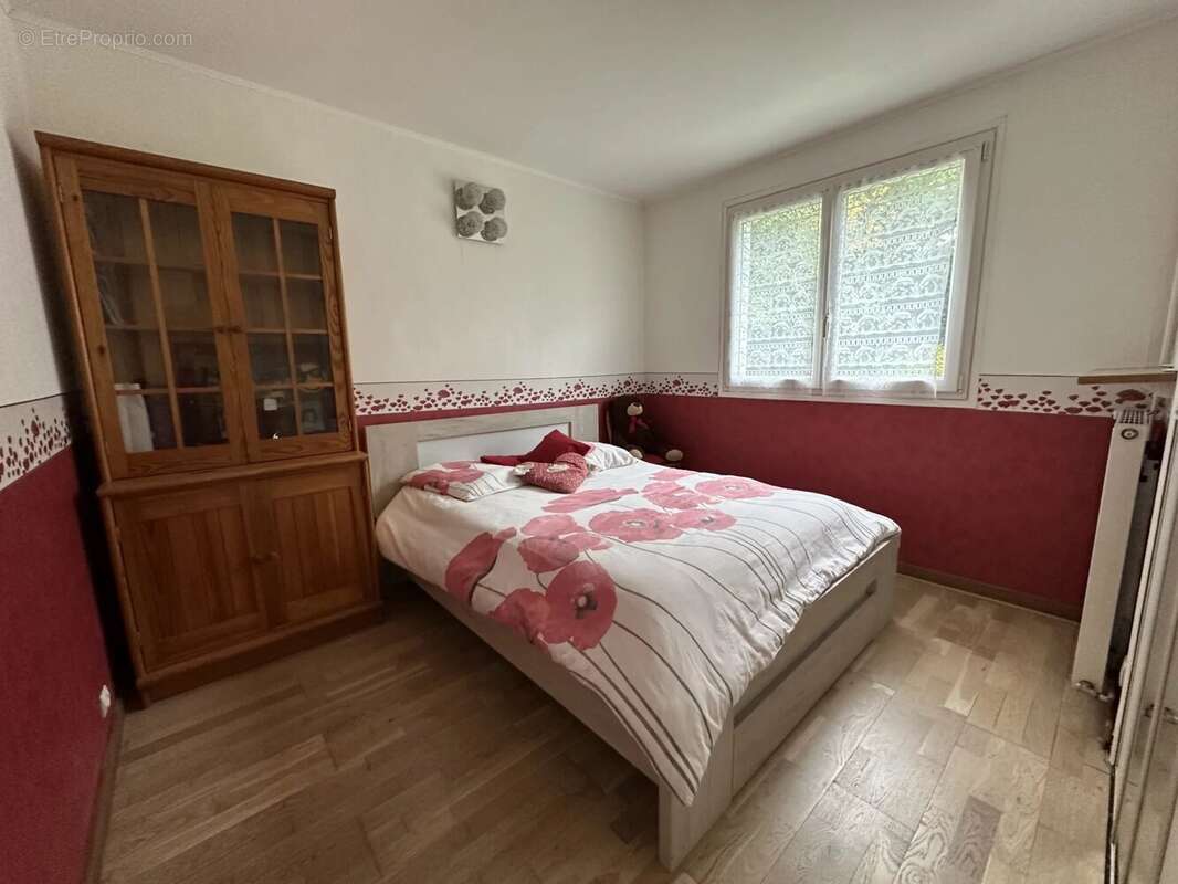 Maison à LE MESNIL-SAINT-DENIS