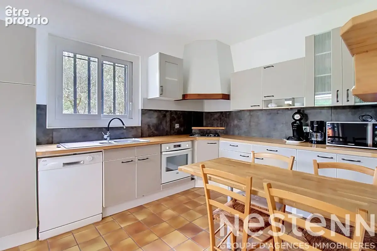 A VENDRE  : Maison avec dépendances, piscine et grand terrain . - photo 6