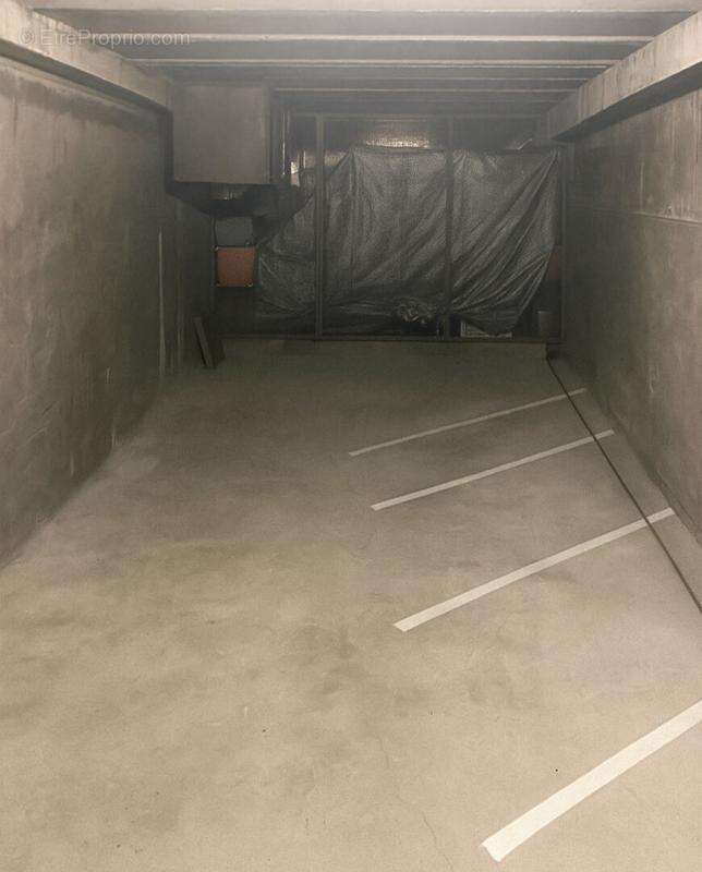 Parking à PARIS-11E