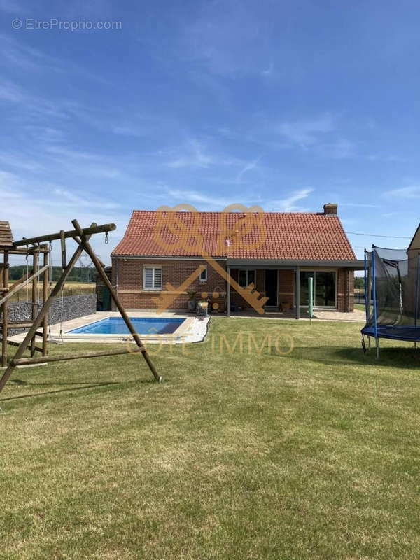 Autre à FRESNES-LES-MONTAUBAN