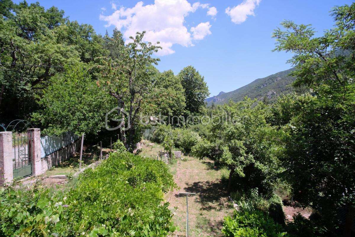 Maison familiale de caractère de 110 m2 avec jardin remarquable, bassin et vue montagnes - photo 16
