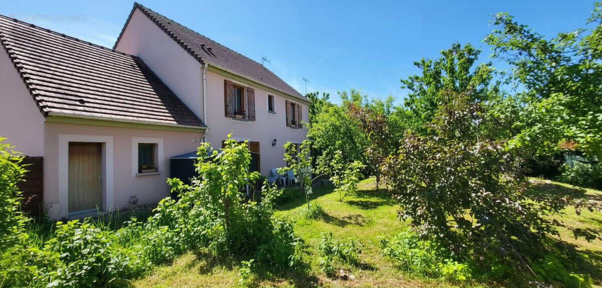 Maison à VULAINES-SUR-SEINE