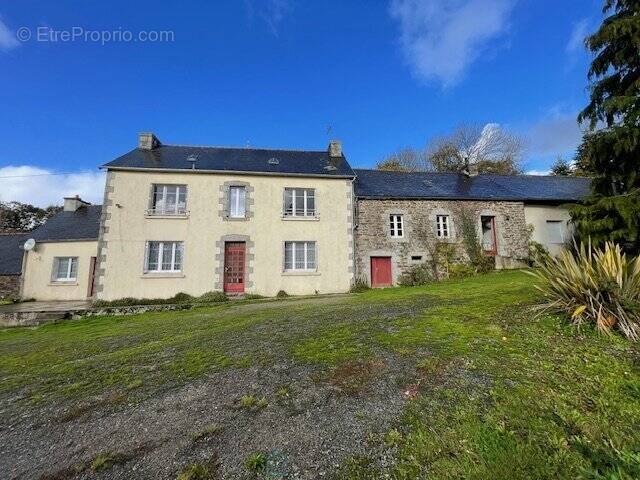 Maison à LE CLOITRE-PLEYBEN